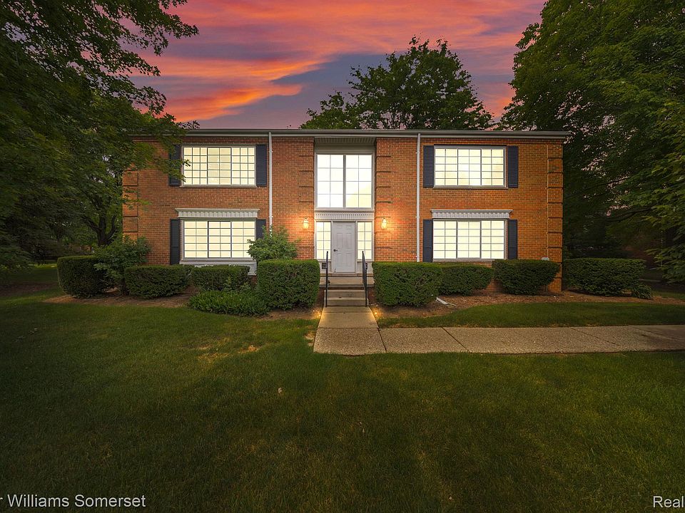 1st image of 739 E Fox Hills Dr