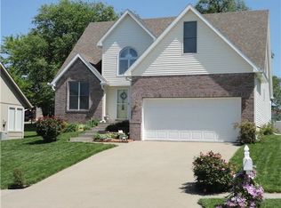 517 Fountain Hills Dr, Warrensburg, MO 64093