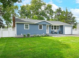 52 Hauppauge Rd, Hauppauge, NY 11788
