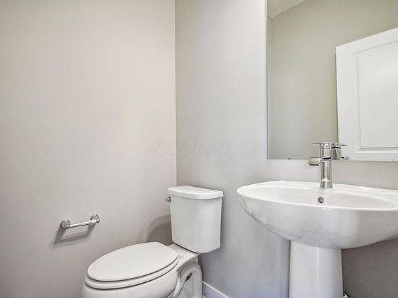 4th image of 86 Maple Crest Dr