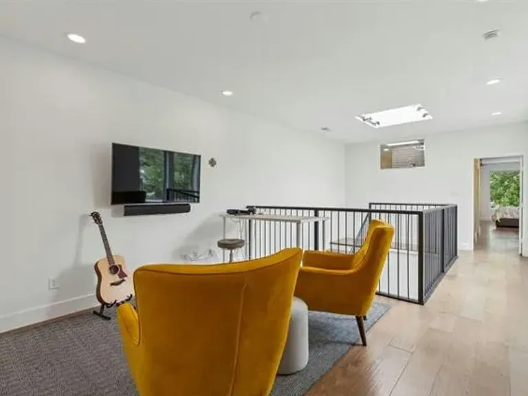 4413 Roseland Ave — Photo 16