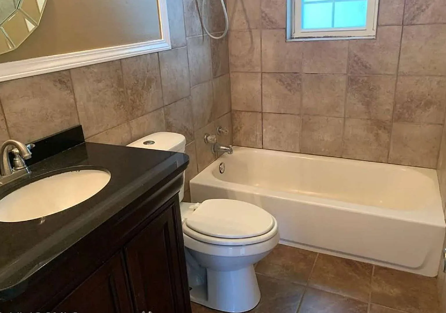 4 bed, 3.0 bath, 1700 sqft, $1,700 — Photo 4