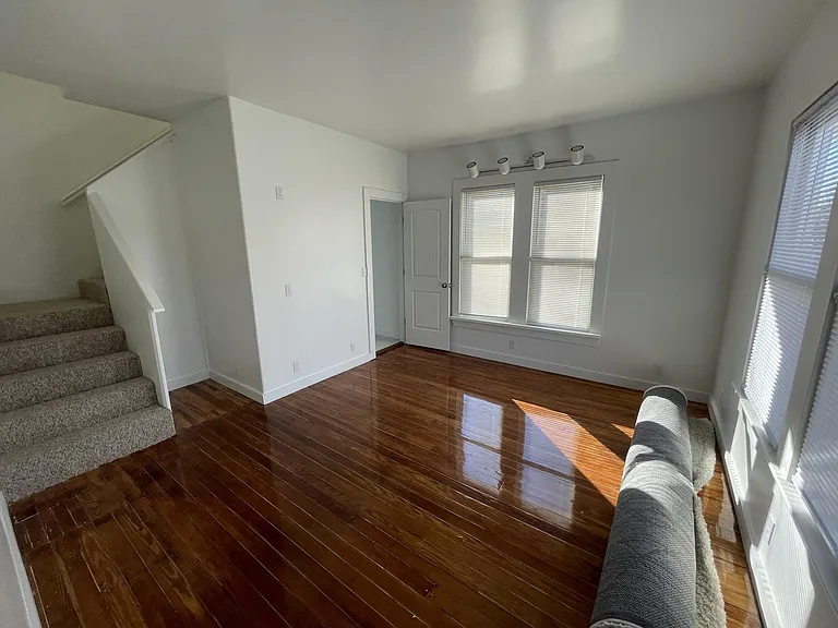 117 S Welch St — Photo 16