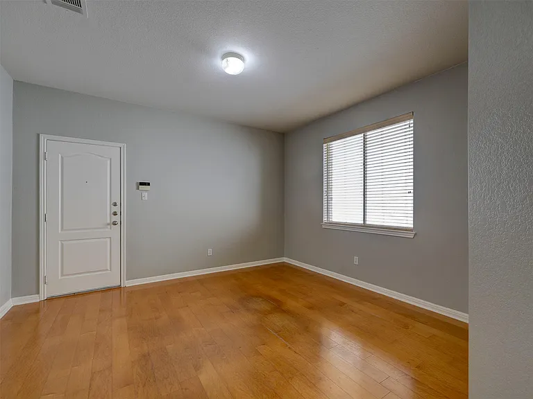 1554 Homewood Cir — Photo 16