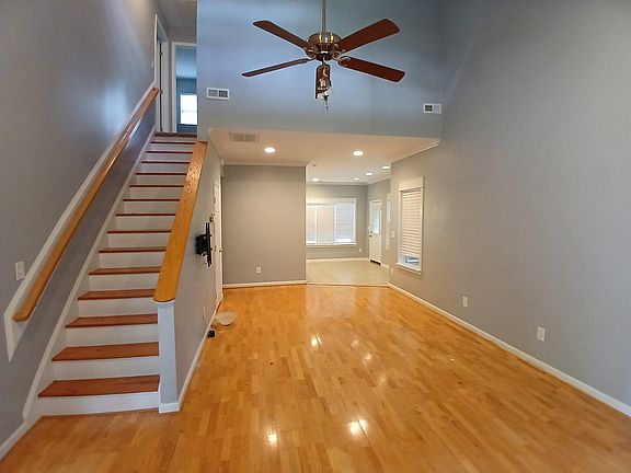 5th image of 2215 University Dr