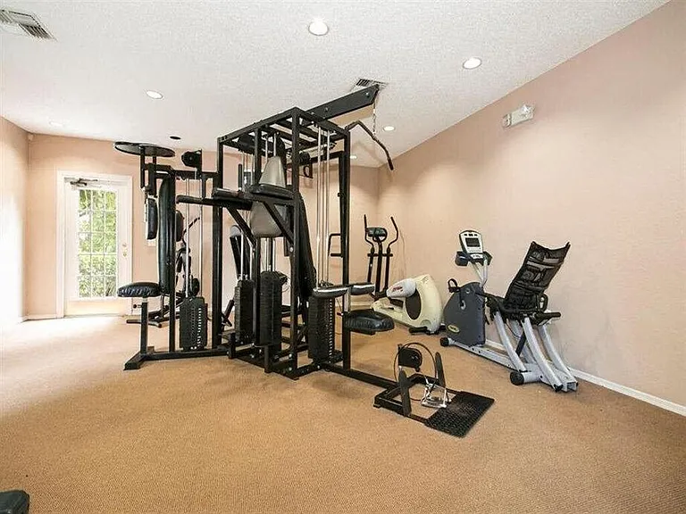 Castle Woods Apartments — Photo 8