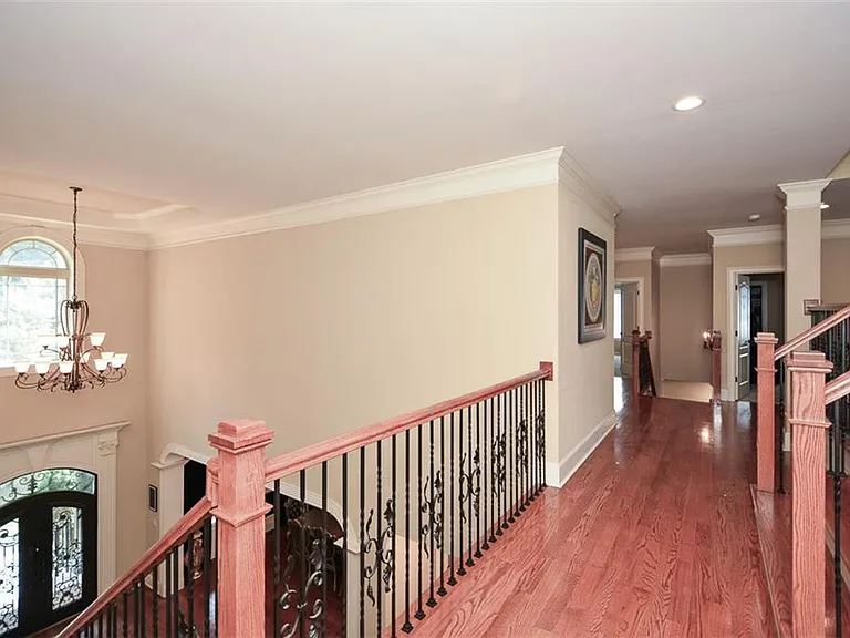 2210 Spalding Dr — Photo 40