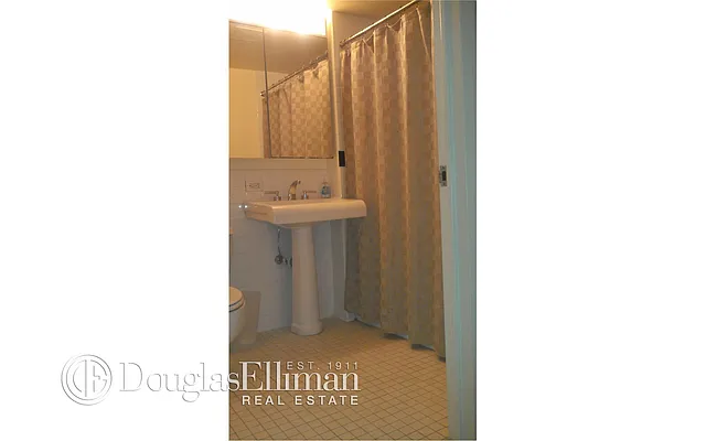 Rented by Douglas Elliman | media 29