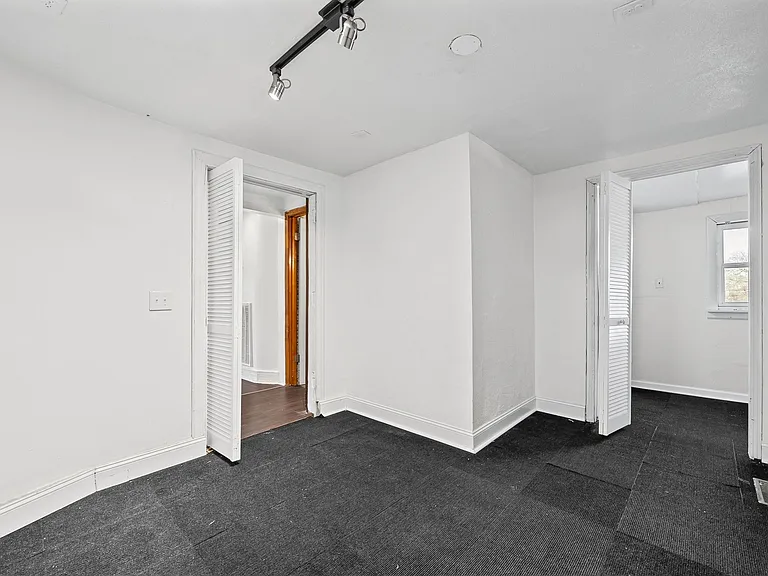 211 Saint John St — Photo 18