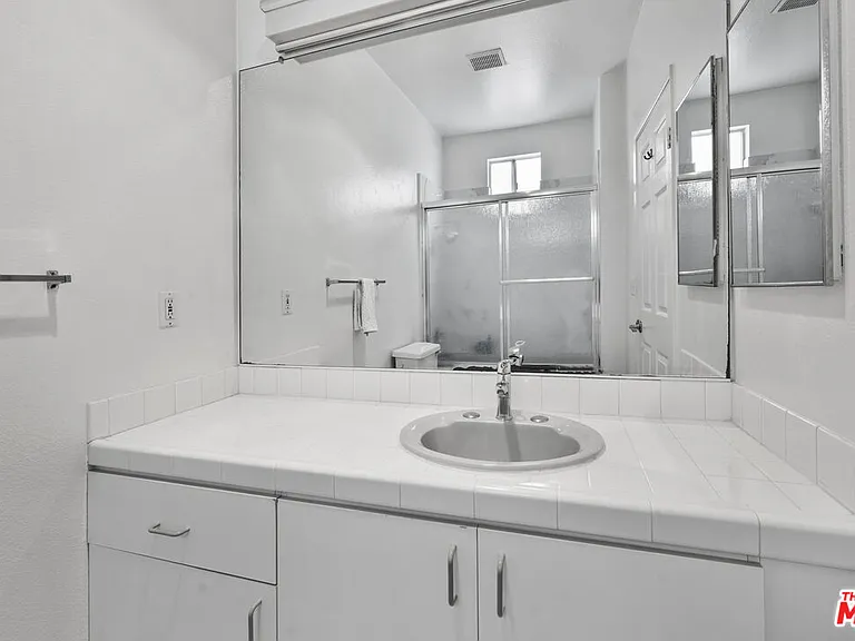1200 S Corning St #201 — Photo 21