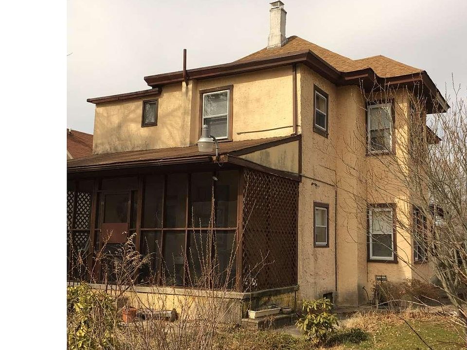 2nd image of 921 E Park Ave