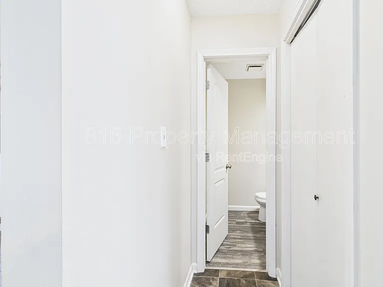 166 SW Robin Rd — Photo 10