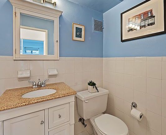 4th image of 401 E 65th St APT 4E