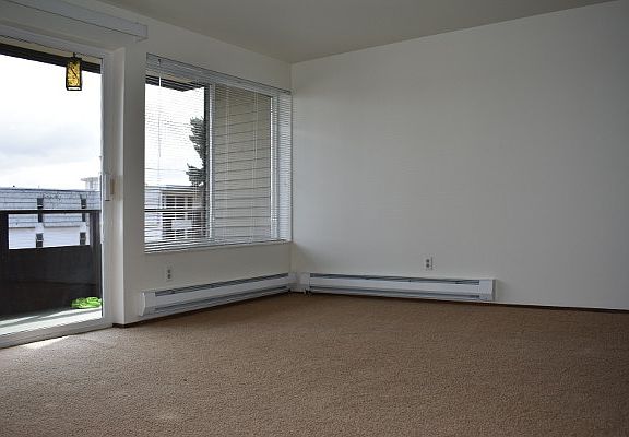 2nd image of 2701 W Manor Pl #92ba5b636