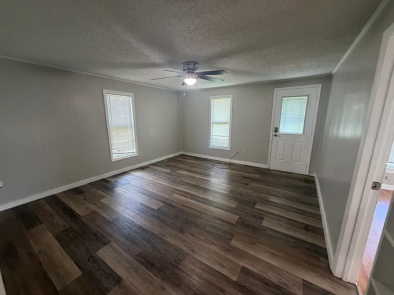 120 E Boone St — Photo 5