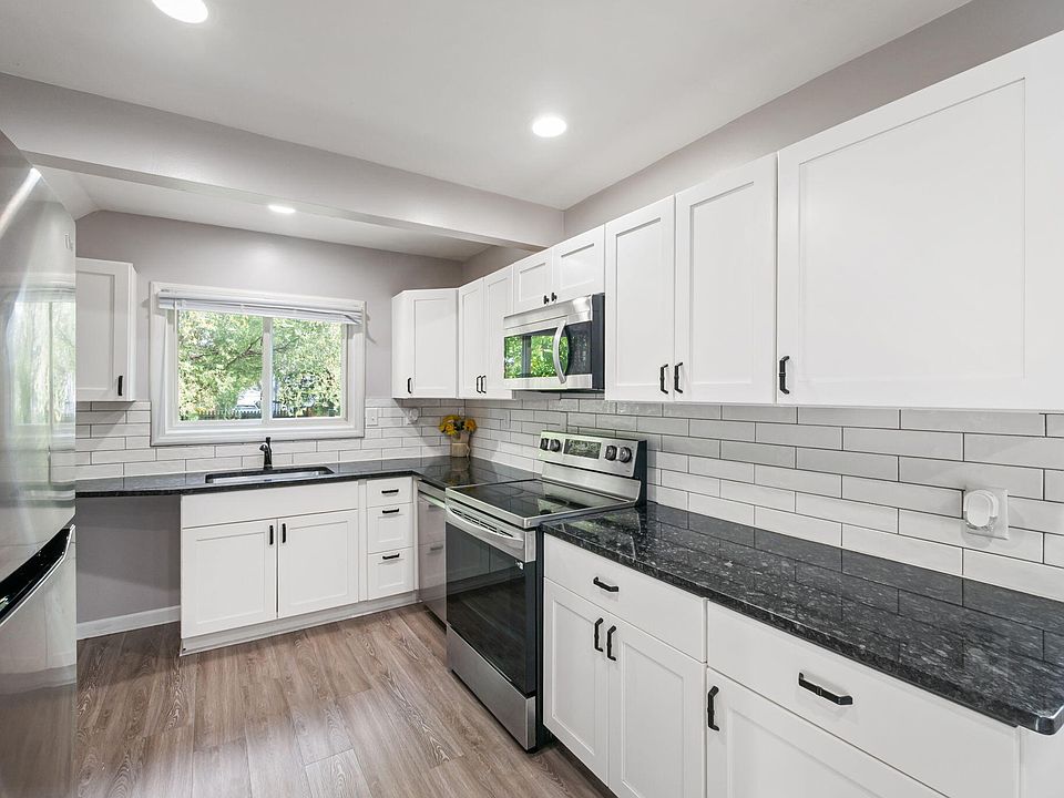 22134 Pleasant Ave, photo 17