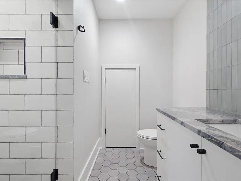 906 Willow St — Photo 14