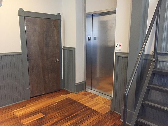 4th image of 105 Campbell Ave SW #102