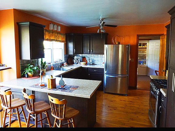 Kitchen with eating area