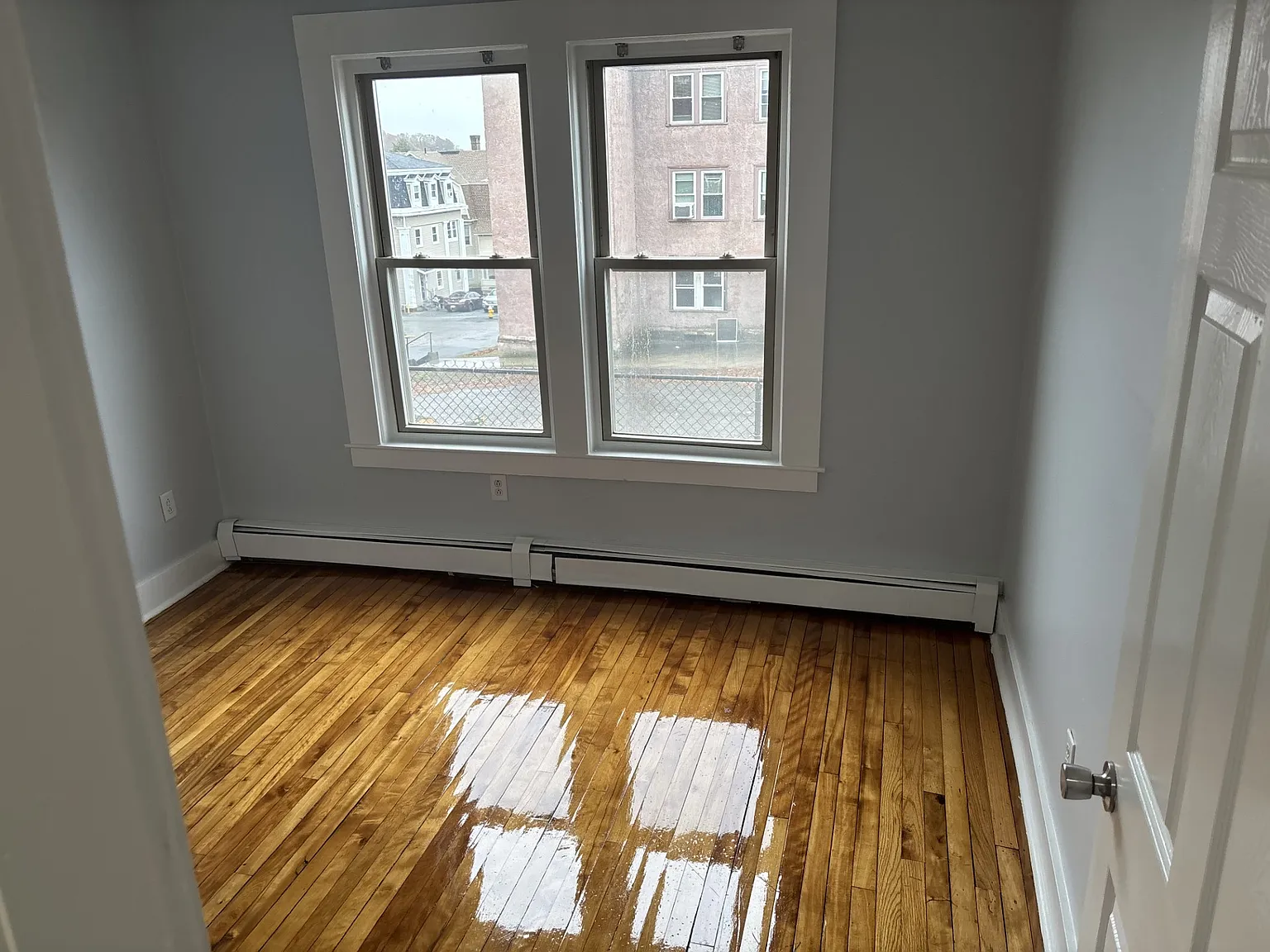 3 bed, 944 sqft, $2,100 — Photo 4
