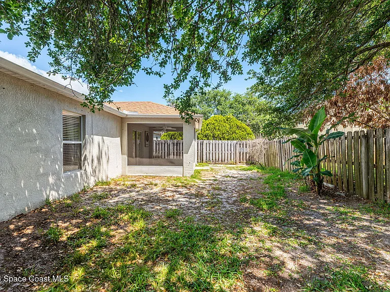 4211 Swanna Dr — Photo 9