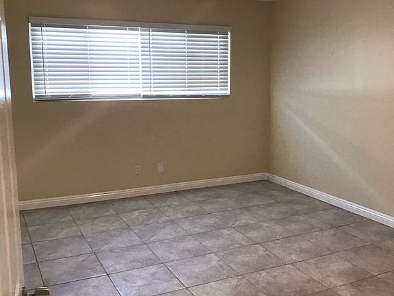 4th image of 221 E Burnett St APT 3