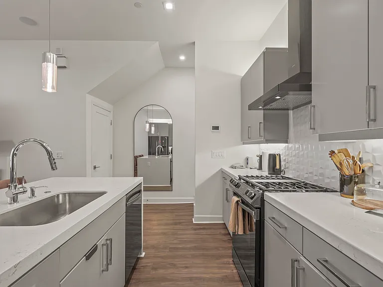 1813 Park Ave #106 — Photo 4