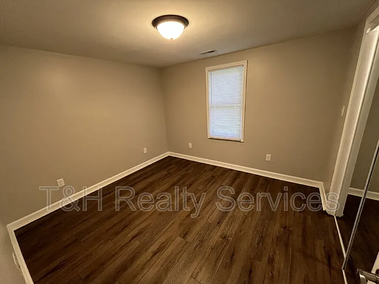 611 N Waldemere Ave — Photo 6
