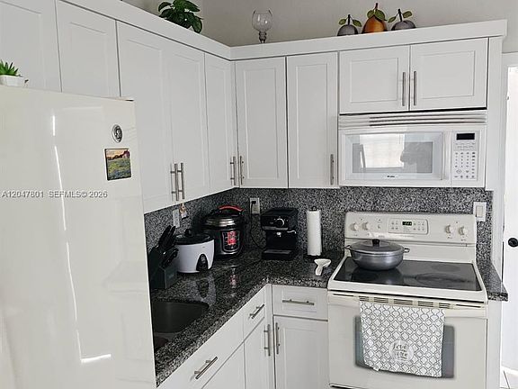 2nd image of 7565 N Augusta Dr
