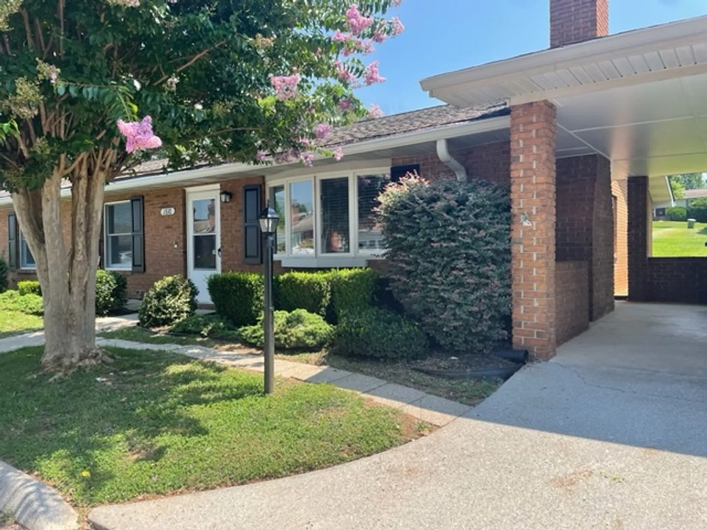 2 bed, 2.0 bath, 1326 sqft, $1,900 — Photo 2