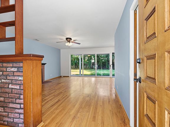 3rd image of 1437 W Elm St