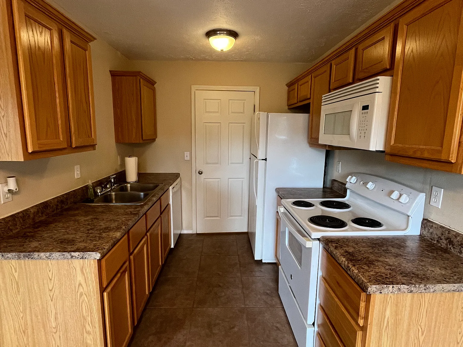 1918 S Bryson Cir — Photo 3