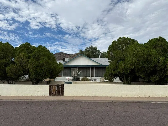 1 bed, 200 sqft, $700 — Photo 1
