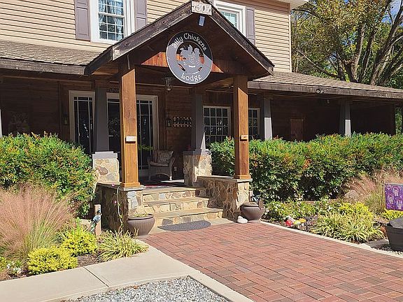 1307 Oakridge Farm Hwy Mooresville NC outdoor living