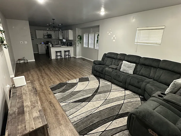 1343 N Gale St — Photo 8