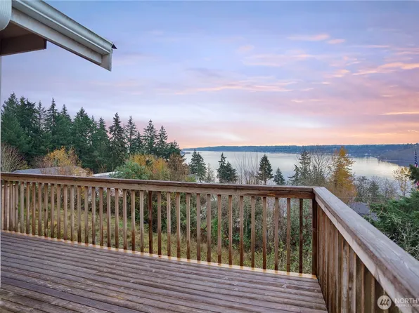 1934 W Earhart Street, Bremerton, WA 98312