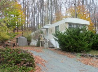 160 Oak Dr, Greentown, PA 18426