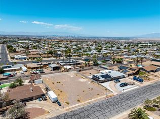 835 Park Ln, Henderson, NV 89015