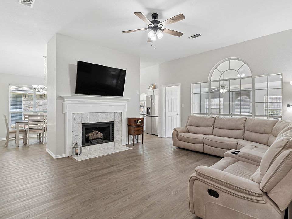 1st image of 1909 Timberline Ln