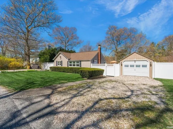 27 Floyd Bennett Drive, Sound Beach, NY 11789