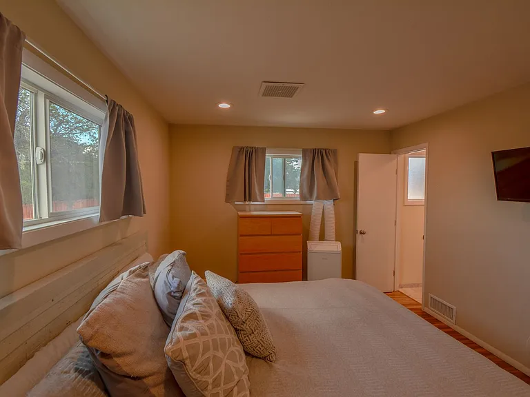 9501 Arvilla Ave NE — Photo 25