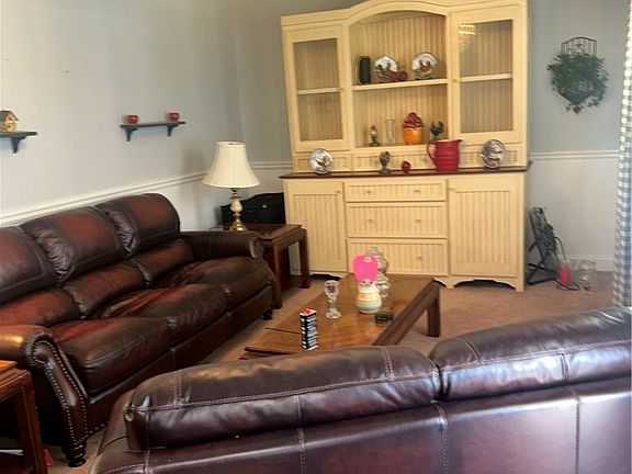 5th image of 110 Piney Ln