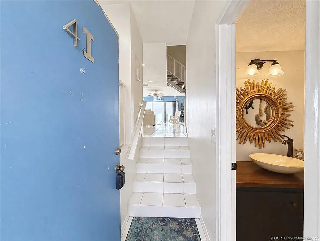 2 bed, 2.5 bath, 1394 sqft, $2,450 — Photo 2