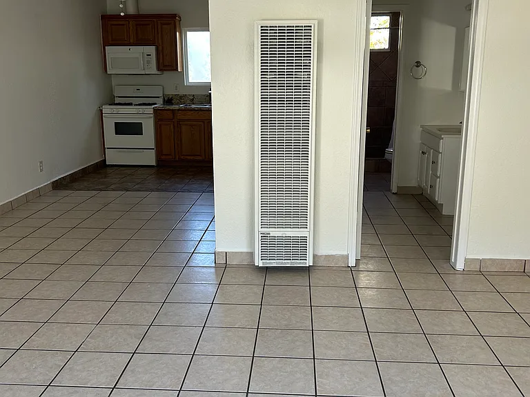 370 Walnut Ave #SEE MANAGEMENT — Photo 6