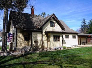 137 S Walnut St, Stillman Valley, IL 61084