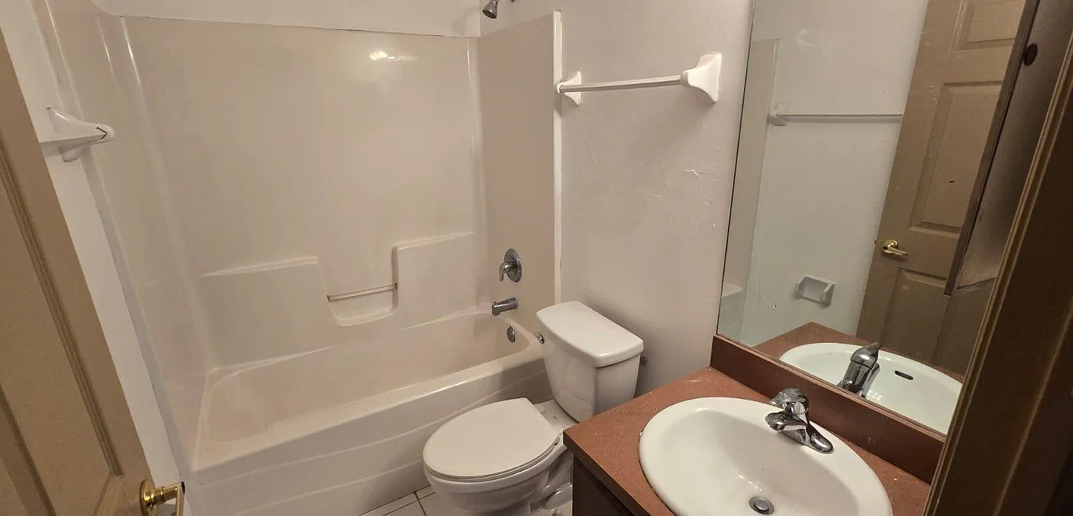 3 bed, 1218 sqft, $1,900 — Photo 3