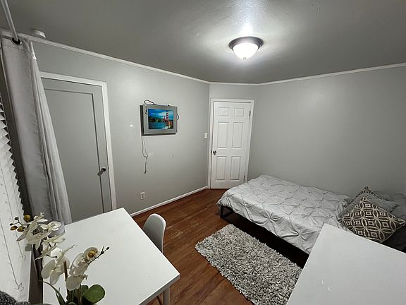 2nd image of 187 E Vista Ave