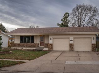 1570 E Omaha Dr, Bismarck, ND 58504