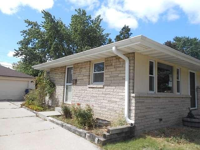 2nd image of 8771 W Acacia St