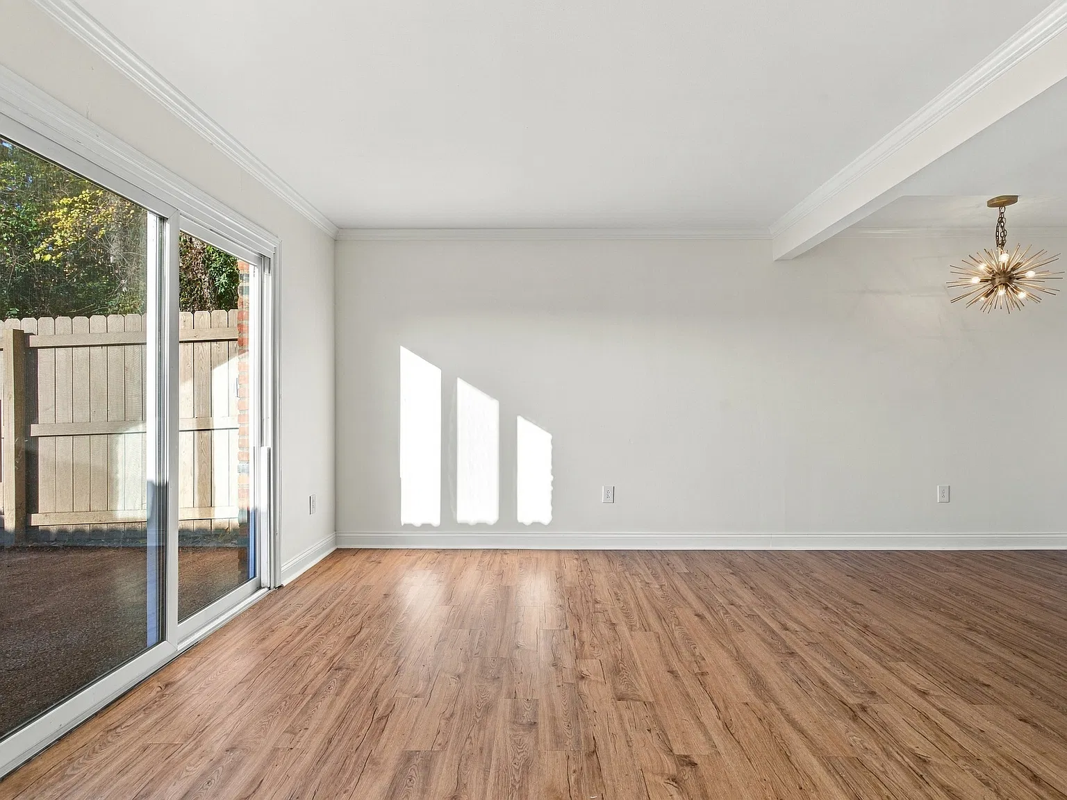 2 bed, 1.5 bath, 926 sqft, $2,200 — Photo 3